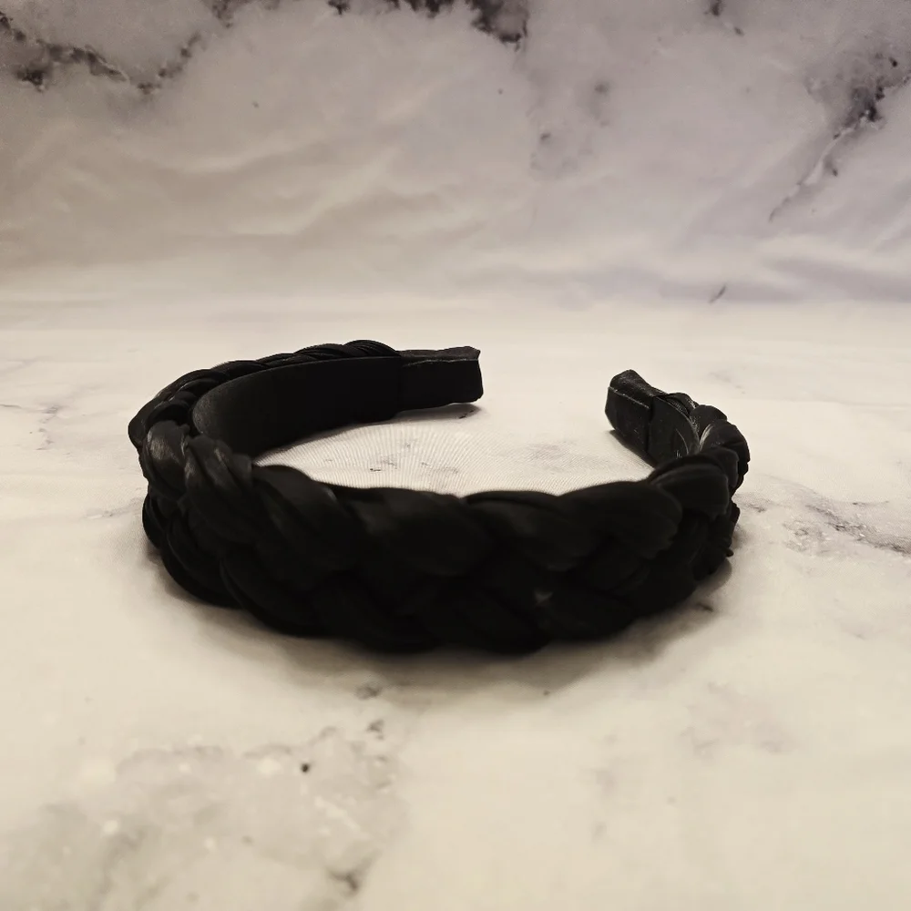 NWOT Kendra Scott Braided Headband in Black